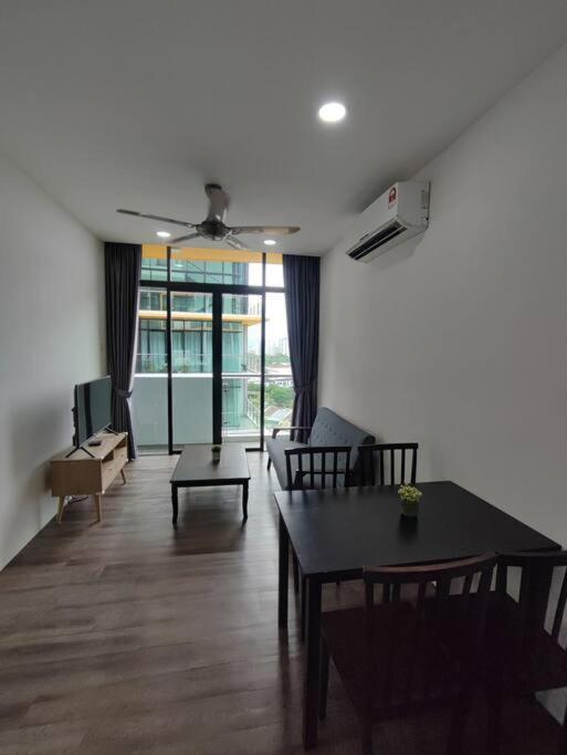 Kuching Luxurious Town Area Apartment Exterior photo